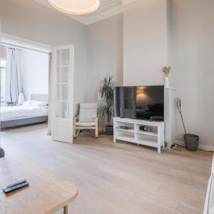 SOUS OFFRE !! Châtelain : Magnifique appartement de caractère + terrasse