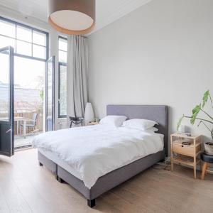 SOUS OFFRE !! Châtelain : Magnifique appartement de caractère + terrasse