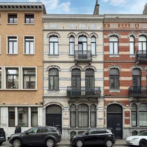 SOUS OFFRE !! Châtelain : Magnifique appartement de caractère + terrasse