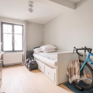 SOUS OFFRE !! Châtelain : Magnifique appartement de caractère + terrasse