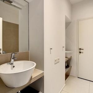 Châtelain : Beau duplex rez-de-chaussée avec jardin