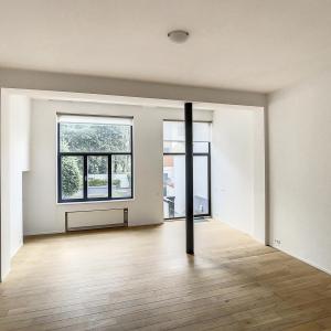 Châtelain : Beau duplex rez-de-chaussée avec jardin