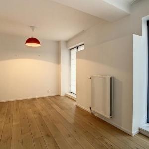 Châtelain : Beau duplex rez-de-chaussée avec jardin