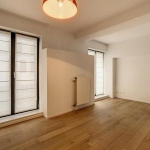 Châtelain : Beau duplex rez-de-chaussée avec jardin