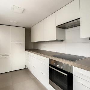 Châtelain : Beau duplex rez-de-chaussée avec jardin