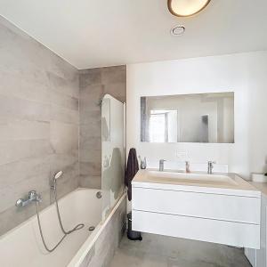 Quartier Européen: Superbe appartement meublé 2 ch +terrasse