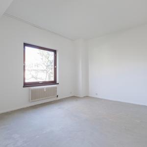 Cavell/Langeveld: Appartement à rénover 3 chambres +terrasse