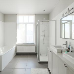 SOUS OFFRE !! Châtelain : Magnifique duplex penthouse rénové + terrasses