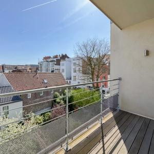 SOUS OFFRE !! Châtelain : Magnifique duplex penthouse rénové + terrasses