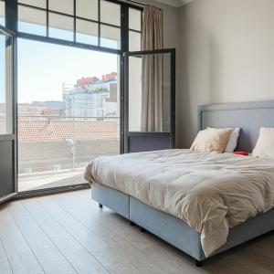 SOUS OFFRE !! Châtelain : Magnifique duplex penthouse rénové + terrasses