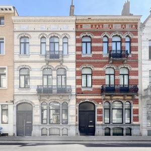 SOUS OFFRE !! Châtelain : Magnifique duplex penthouse rénové + terrasses
