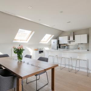 SOUS OFFRE !! Châtelain : Magnifique duplex penthouse rénové + terrasses