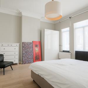 SOUS OFFRE !! Châtelain : Magnifique duplex penthouse rénové + terrasses