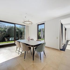 Bosveldweg : Superbe villa avec un vaste jardin + parking