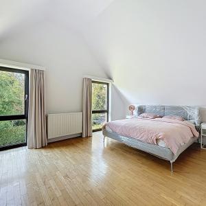 Bosveldweg : Superbe villa avec un vaste jardin + parking
