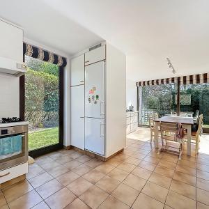 Bosveldweg : Superbe villa avec un vaste jardin + parking