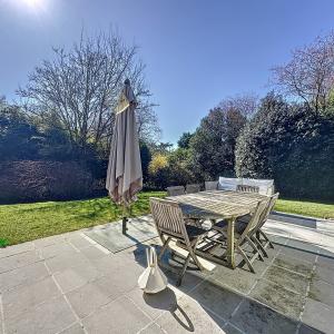 Bosveldweg : Superbe villa avec un vaste jardin + parking
