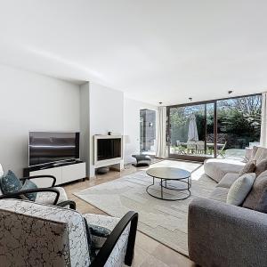 Bosveldweg : Superbe villa avec un vaste jardin + parking