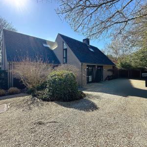 Bosveldweg : Superbe villa avec un vaste jardin + parking