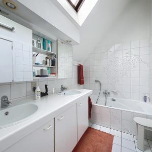 Bosveldweg : Superbe villa avec un vaste jardin + parking