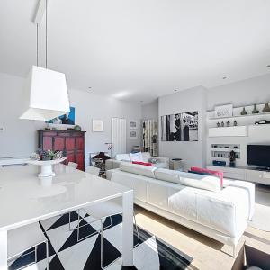 Petit Sablon : Charmant appartement meublé de 2 CH. + balcon