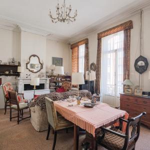 SOUS OFFRE !! Brugmann/Merjay Maison Maitre 5 chbres jardin à rénover 