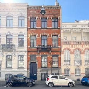 SOUS OFFRE !! Brugmann/Merjay Maison Maitre 5 chbres jardin à rénover 