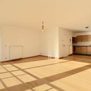 VDK/Churchill : Bel appartement moderne + balcon