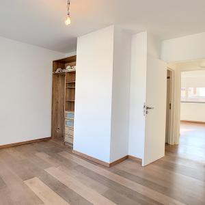 VDK/Churchill : Bel appartement moderne + balcon