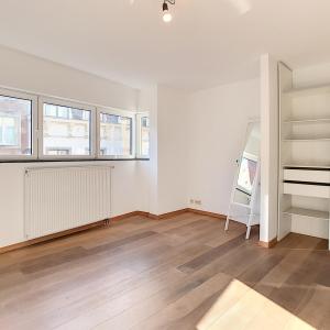 VDK/Churchill : Bel appartement moderne + balcon