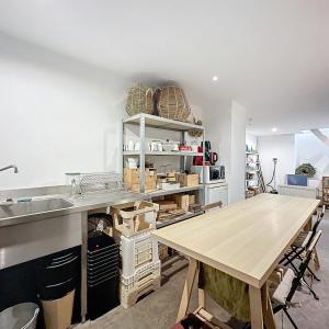 BOONDAEL : Superbe duplex rez-de-chaussée commercial