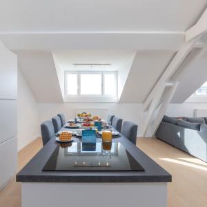 Molière: Appartement rénové 4 ch, 4 sdd Possibilité terrasse
