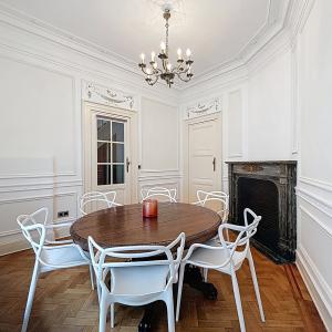 De Crayer : splendide maison de Maître 2 ch meublée