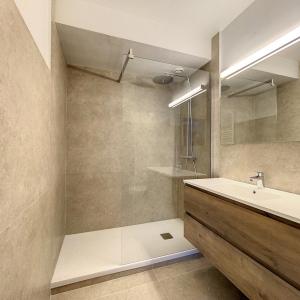 BDC/ROOSEVELT : Beau rez-de-chaussée 3 chambres meublé 