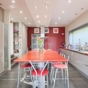 Beersel/Uccle, splendide villa 6 chambres, 4 sdb avec jardin
