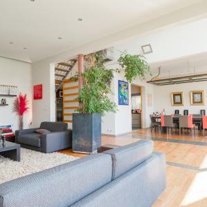 Beersel/Uccle, splendide villa 6 chambres, 4 sdb avec jardin