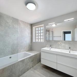 Cinquantenaire : Superbe penthouse + vue panoramique