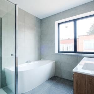 Calevoet ,maison neuve 3ch.+- 186m², jardin , garage.