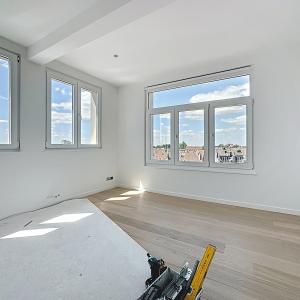 Quartier Molière, penthouse rénové 3 ch avec grande terrasse