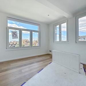 Quartier Molière, penthouse rénové 3 ch avec grande terrasse