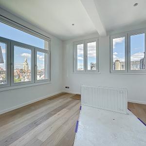 Quartier Molière, penthouse rénové 3 ch avec grande terrasse