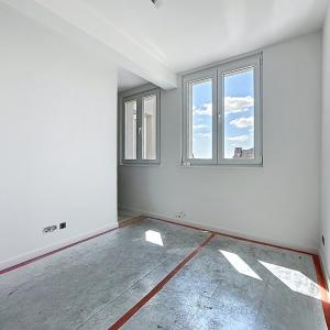 Quartier Molière, penthouse rénové 3 ch avec grande terrasse