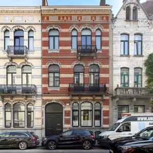 Châtelain:  Magnifique duplex rez-de-chaussée avec jardin