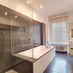 JB Meunier : Bel appartement de caractère de 2 chambres