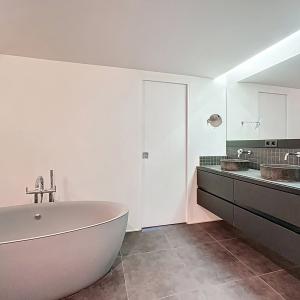 Saint-Gilles : Magnifique loft non meublé + terrasse