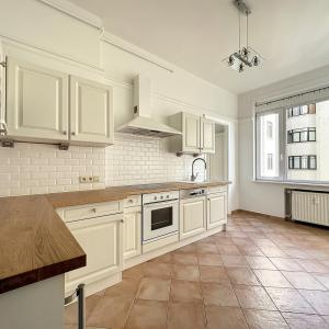 Louise/Châtelain : Somptueux appartement rénové 