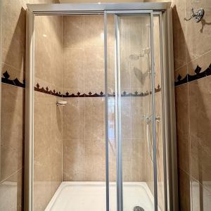 Louise/Châtelain : Somptueux appartement rénové 