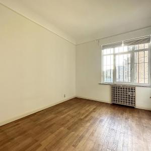 Louise/Châtelain : Somptueux appartement rénové 