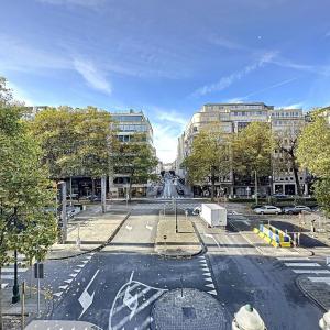 Louise/Châtelain : Somptueux appartement rénové 