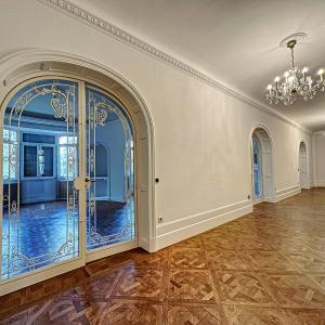 Louise/Châtelain : Somptueux appartement rénové 